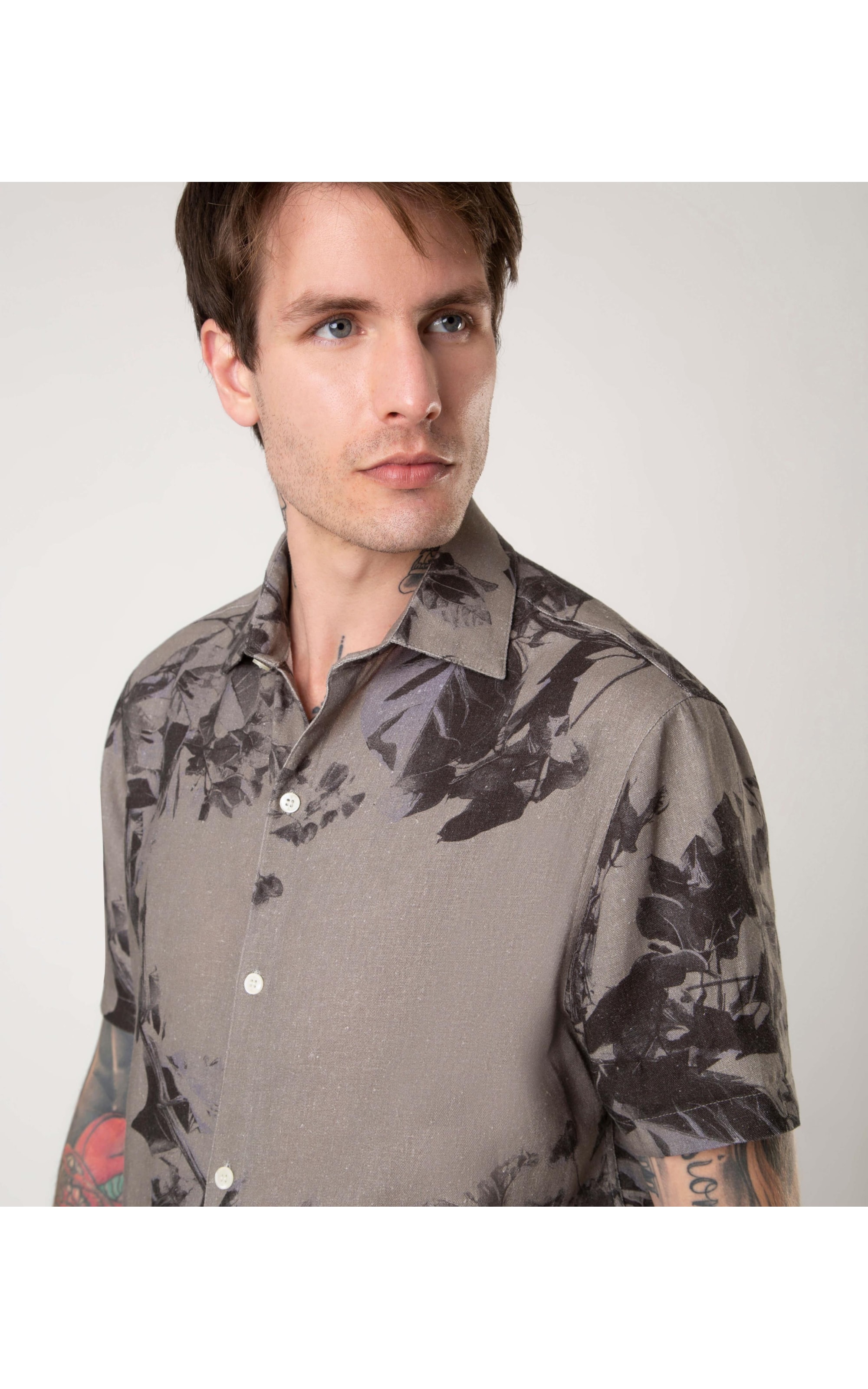 Camisa Linho Folhagem Militar Verde Militar