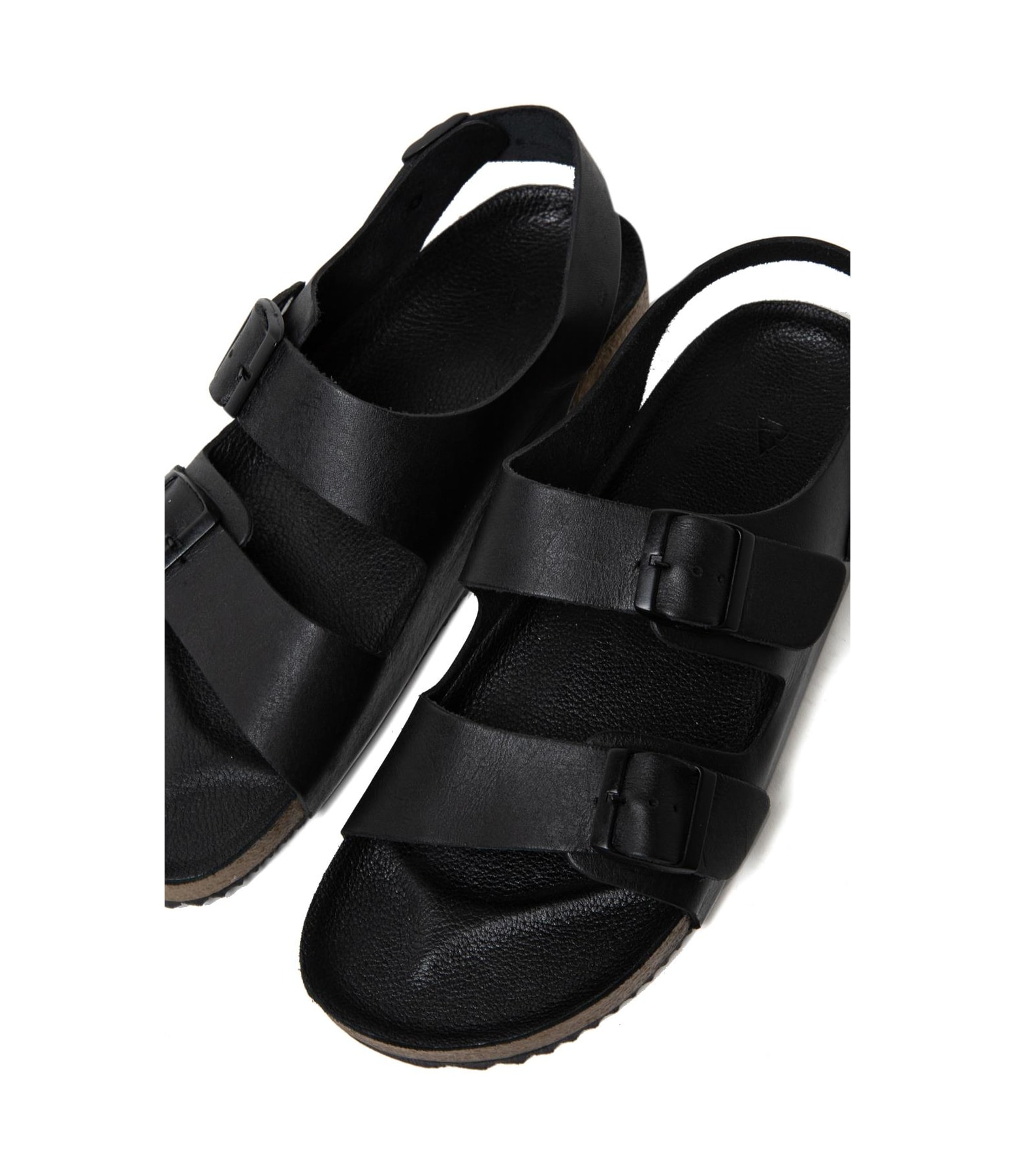 Chinelo Finnegan Preto